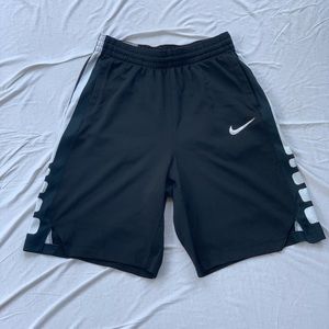 Nike elite boys extra large basketball shorts